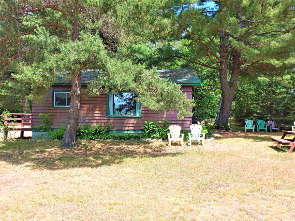 Logging Chain Lodge Cottage Resort Dwight Exterior foto