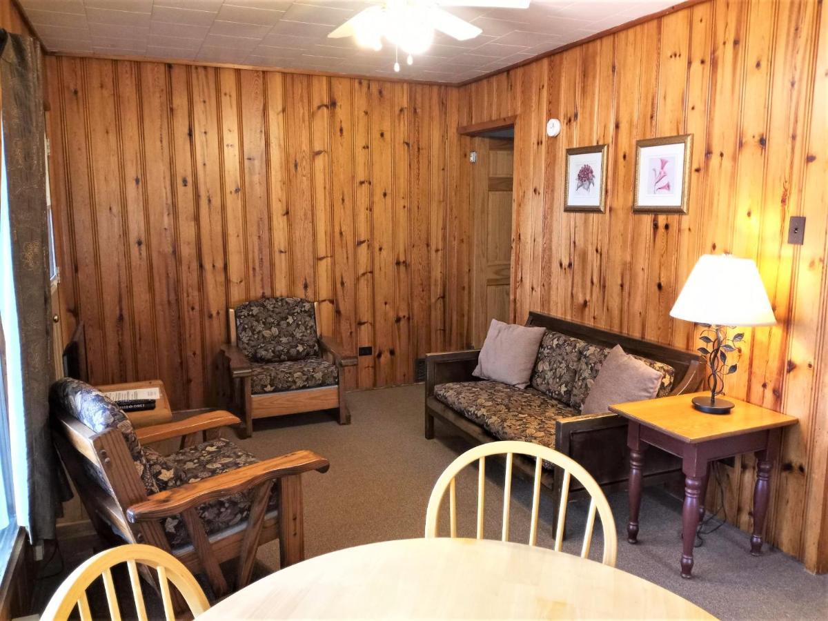 Logging Chain Lodge Cottage Resort Dwight Exterior foto