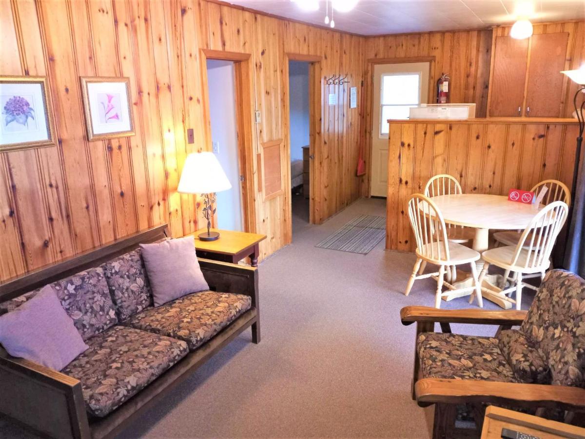 Logging Chain Lodge Cottage Resort Dwight Exterior foto