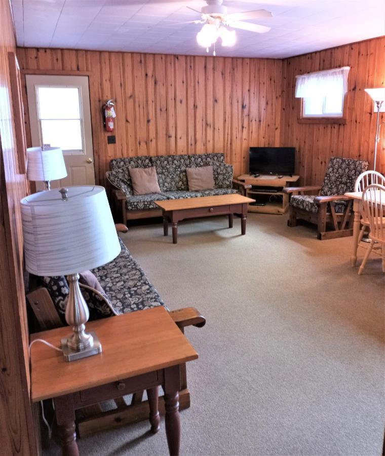 Logging Chain Lodge Cottage Resort Dwight Exterior foto