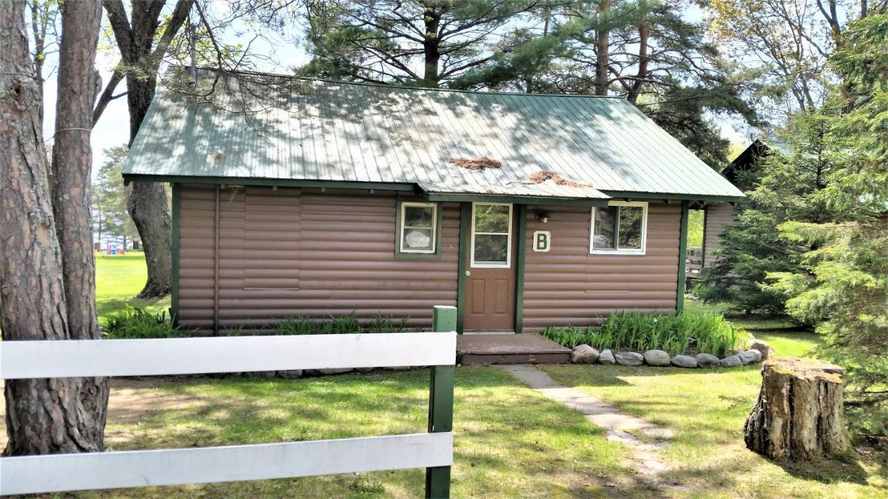 Logging Chain Lodge Cottage Resort Dwight Exterior foto