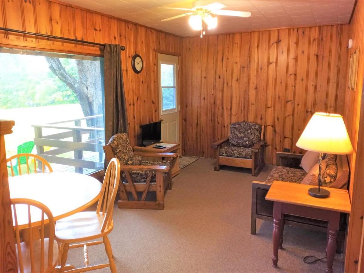 Logging Chain Lodge Cottage Resort Dwight Exterior foto