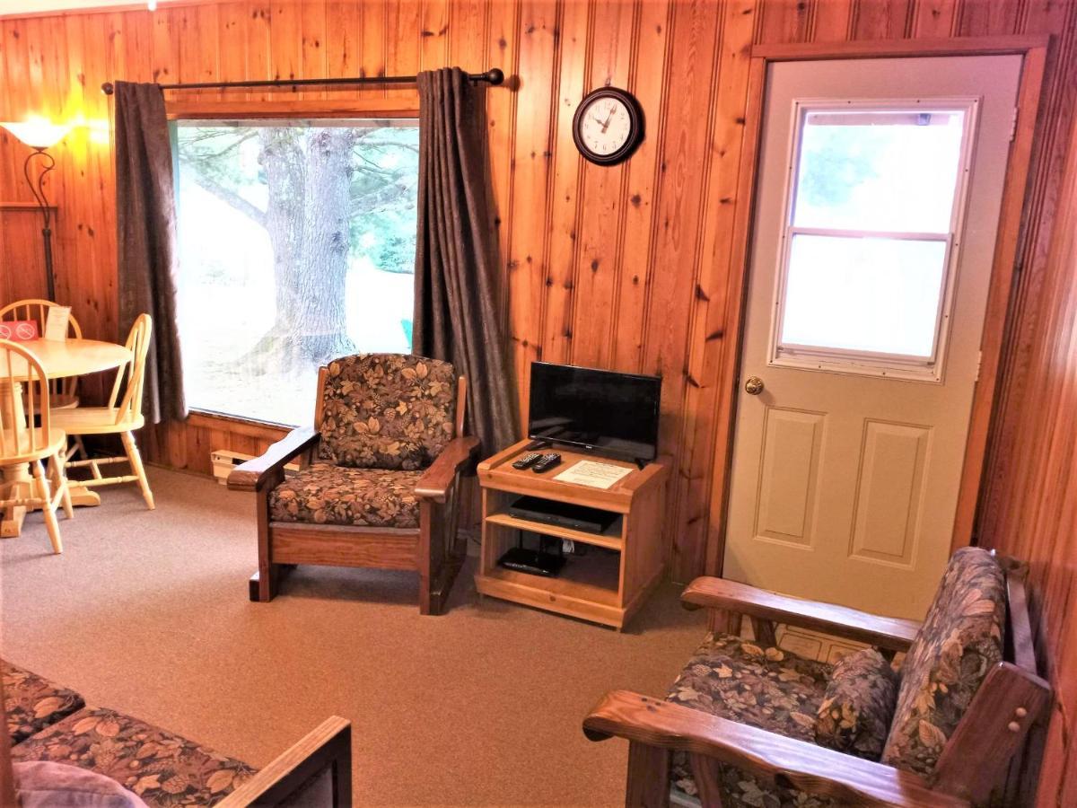 Logging Chain Lodge Cottage Resort Dwight Exterior foto