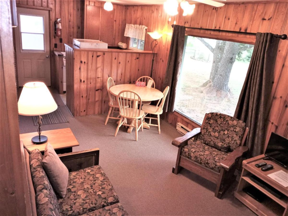 Logging Chain Lodge Cottage Resort Dwight Exterior foto