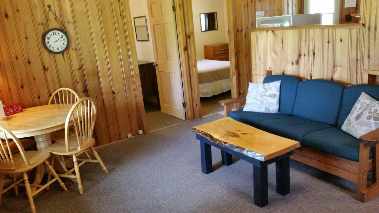 Logging Chain Lodge Cottage Resort Dwight Exterior foto